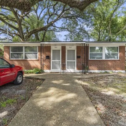 Rent this studio apartment on 3032 Post Street in Murray Hill, Jacksonville
