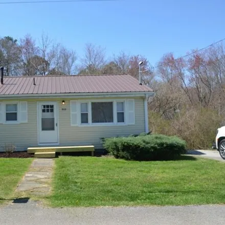 Buy this 3 bed house on 791 Bullock Road in London, KY 40741