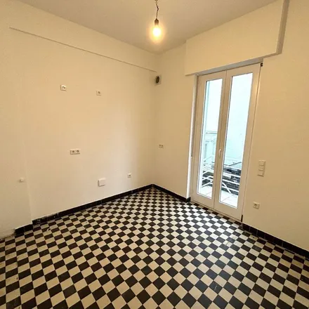 Rent this 4 bed apartment on Rheinstraße 39 in 47799 Krefeld, Germany