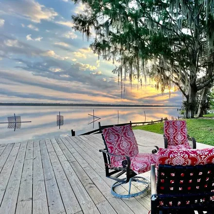 Rent this 3 bed house on Lake Panasoffkee in FL, 33538