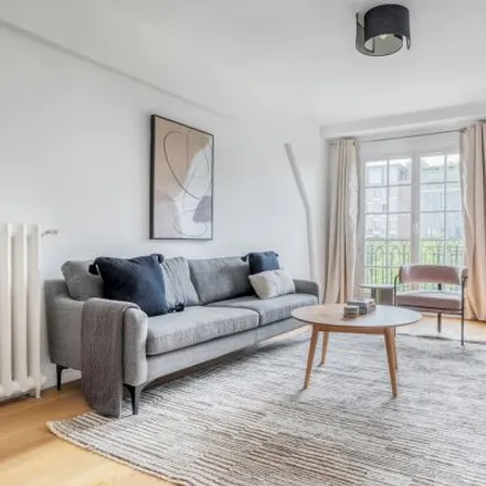 Rent this 3 bed apartment on 74 Avenue de la Grande Armée in 75017 Paris, France