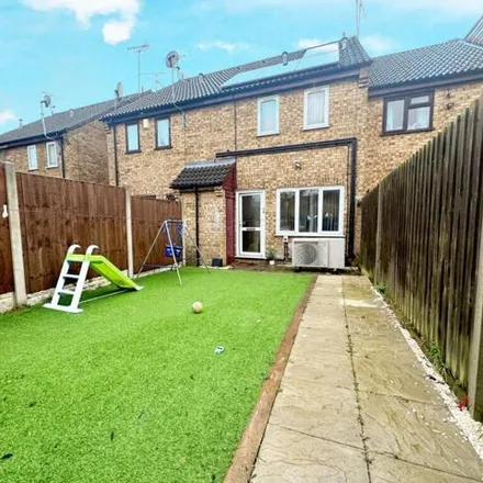 Buy this 1 bed house on Chiltern Gardens in Luton, LU4 9RL