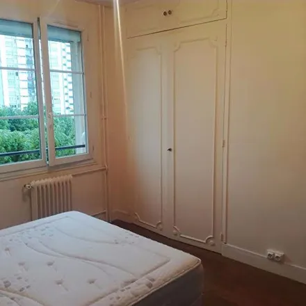 Rent this 3 bed apartment on 49 Avenue de l'Abbé Roger Derry in 94400 Vitry-sur-Seine, France
