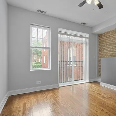 Image 2 - 2017-2019 West Jarvis Avenue, Chicago, IL 60645, USA - Apartment for rent