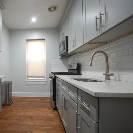 Image 2 - 217 East 96th Street, New York, NY 11212, USA - Townhouse for rent
