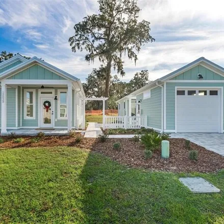 Buy this 3 bed house on 12039 Lakeshore Way in Oxford, Florida