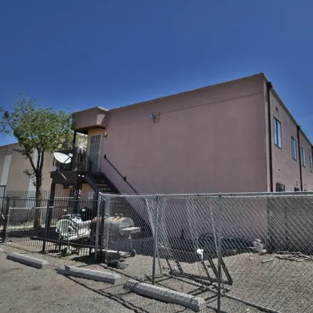 Image 4 - 146 Rhode Island Street Southeast, Albuquerque, NM 87108, USA - Duplex for sale