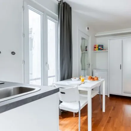 Image 2 - 10 Rue des Moines, 75017 Paris, France - Apartment for rent