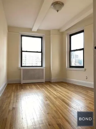 Image 6 - Gramercy Court, 245 East 21st Street, New York, NY 10010, USA - Apartment for rent
