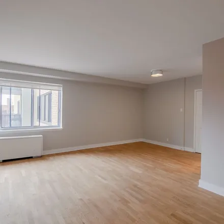 Image 4 - 4555 Avenue Bonavista, Montreal, QC H3W 2C7, Canada - Apartment for rent