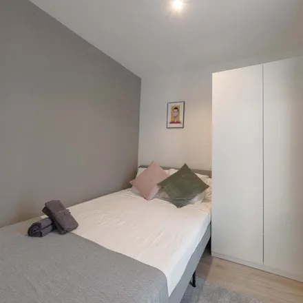 Rent this 7 bed room on Madrid in Amplifon, Calle de Carranza