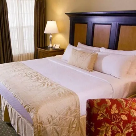 Rent this 3 bed condo on Williamsburg