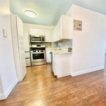 Image 3 - 61-25 97th Street, New York, NY 11374, USA - Apartment for sale