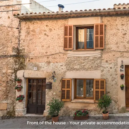 Rent this 2 bed apartment on convent de les Franciscanes in Carrer de la Rosa, 07170 Valldemossa