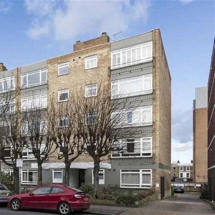 Rent this 4 bed room on 7 Rayner's Road in London, SW15 2AY