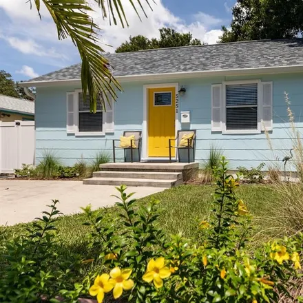Buy this 3 bed house on 5251 Dartmouth Avenue North in Pasadena, Saint Petersburg