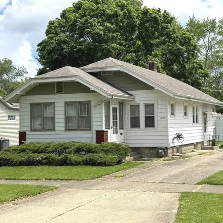Buy this 3 bed house on 1040 South 6th Avenue in Kankakee, IL 60901