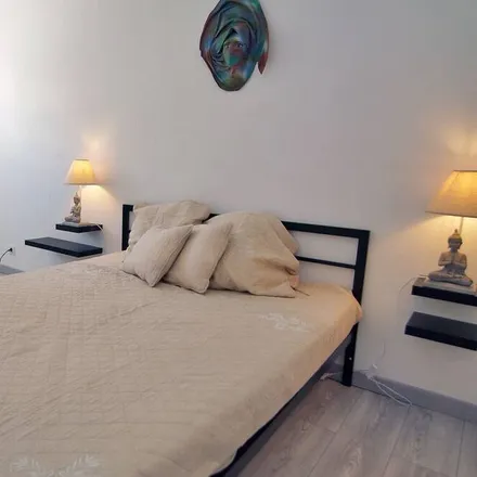 Rent this 2 bed apartment on Port Fréjus in Avenue de Port Fréjus, 83700 Fréjus
