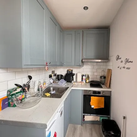 Rent this studio apartment on Buffalo Nutrition in High Street, London