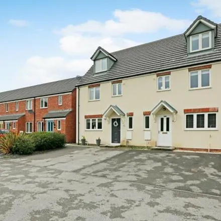 Buy this 4 bed townhouse on Ymyl yr Afon in Hawthorn, CF37 5AZ