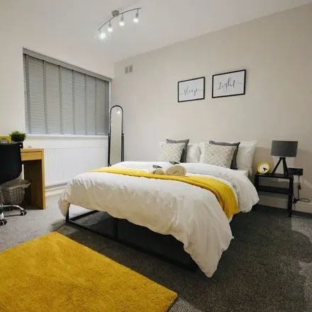 Rent this 3 bed apartment on Coventry in CV4 9DG, United Kingdom