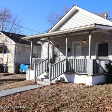 Buy this 2 bed house on 305 West 8th Street in Fulton, MO 65251