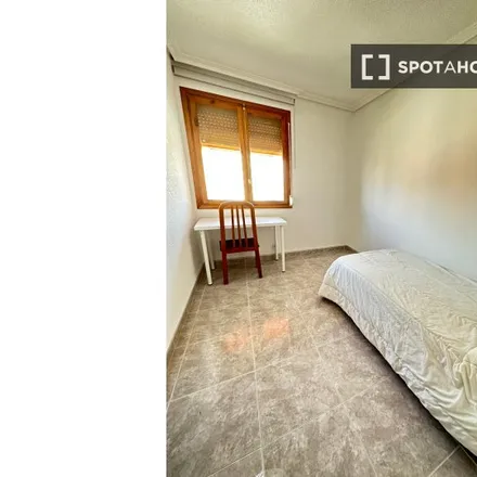 Rent this 5 bed room on Alcalde L. Carbonell in 27 - I.E.S. Cabanilles, Avinguda de l'Alcalde Lorenzo Carbonell / Avenida del Alcalde Lorenzo Carbonell