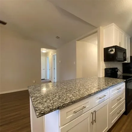 Image 7 - 973 Pleasant Valley Road, Garland, TX 75040, USA - House for rent