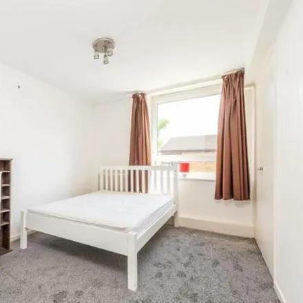 Image 5 - 71 Maskell Road, London, SW17 0NL, United Kingdom - Apartment for rent