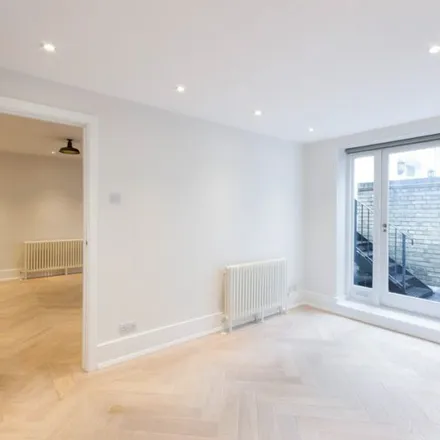 Image 7 - 9 Earlham Street, London, WC2H 9LN, United Kingdom - Apartment for rent