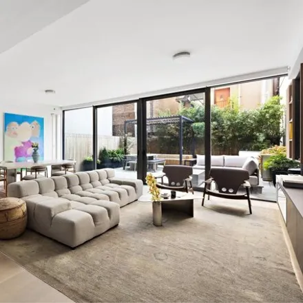 Image 1 - 165 Chrystie Street, New York, NY 10002, USA - Townhouse for sale