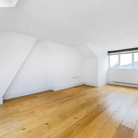 Rent this 6 bed duplex on 28 Burlington Road in Strand-on-the-Green, London