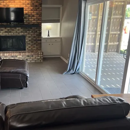 Rent this 3 bed condo on Waterloo