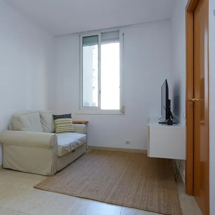 Image 3 - Carrer de la Diputació, 129, 08015 Barcelona, Spain - Apartment for rent