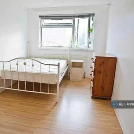 Image 1 - Winterfold, Smith Street, London, KT5 8QT, United Kingdom - Townhouse for rent