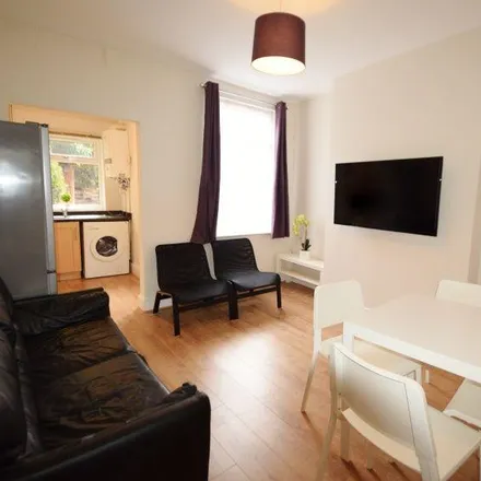 Rent this 3 bed townhouse on 511 Ecclesall Road in Sheffield, S11 8PE
