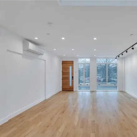 Image 3 - 618 East 54th Street, New York, NY 11203, USA - House for rent