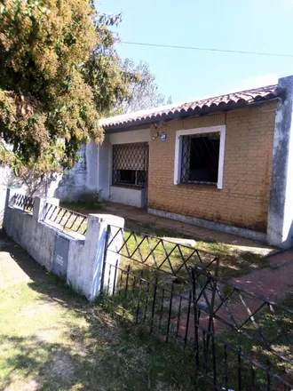 Buy this 2 bed house on Constitución in Piñero, José C. Paz