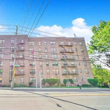Buy this studio apartment on 1160 Richmond Road in New York, NY 10304