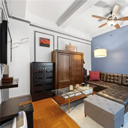 Image 3 - 269 W 72nd St Apt 2d, New York, 10023 - Apartment for sale