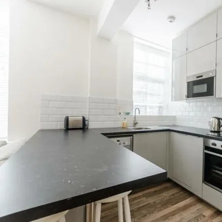 Image 4 - Cumberland Mansions, Brown Street, London, W1H 5YY, United Kingdom - Apartment for sale