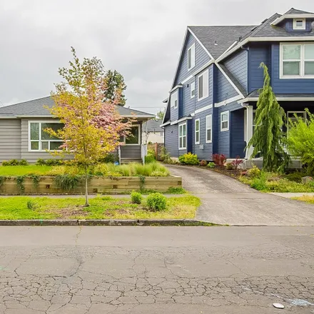 Buy this 4 bed house on 7462 North Newell Avenue in Portland, OR 97203