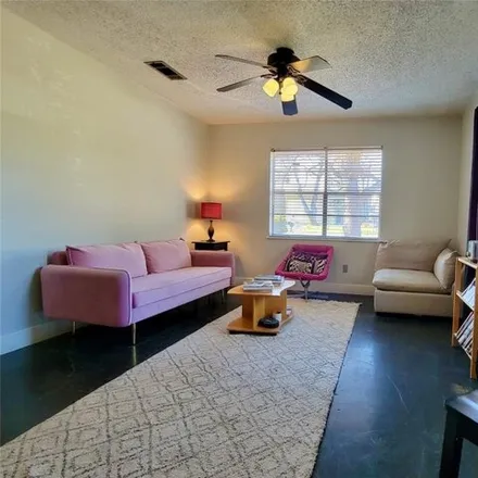 Image 4 - 2804 Saint Edward's Circle, Austin, TX 78704, USA - House for sale