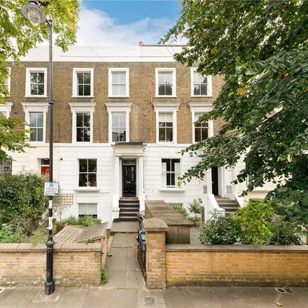 Rent this 3 bed townhouse on 41 Morton Road in London, N1 3BA