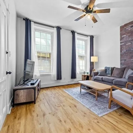 Image 2 - 33 Chestnut Street, Chelsea, MA 02298, USA - Condo for sale