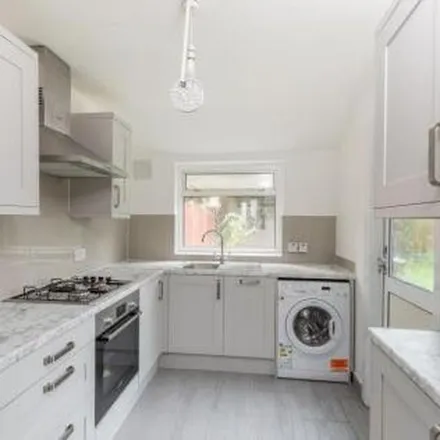 Rent this 4 bed townhouse on Castleton Road in Goodmayes, London