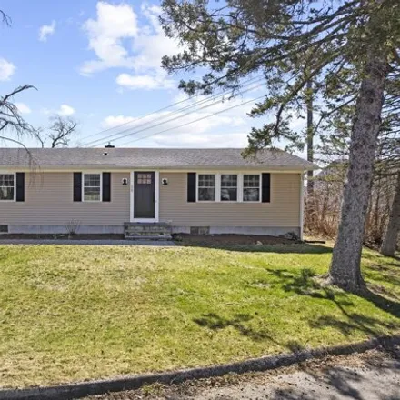 Buy this 2 bed house on 68 Norton Ave in Guilford, Connecticut