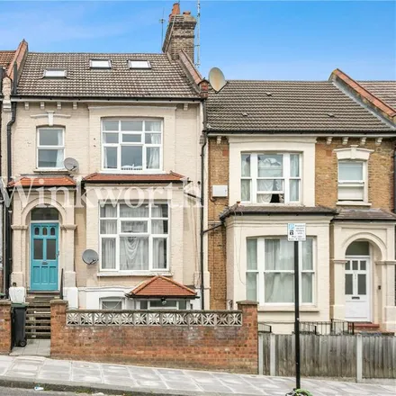 Rent this 4 bed apartment on Cavendish Road in London, N4 1DL