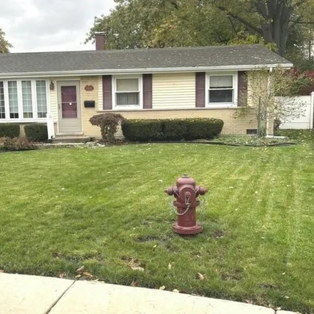 Buy this 3 bed house on 12801 Pleasant Court in Crestwood, IL 60418