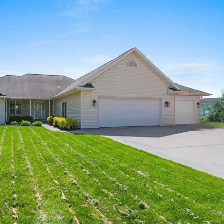 Buy this 3 bed house on 1509 Fallow Drive in Neenah, WI 54956